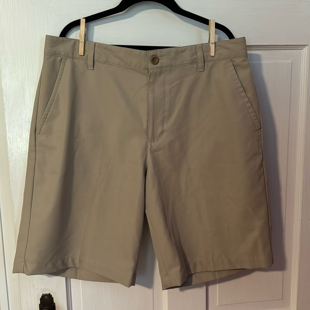 Izod Golf Classic Flat Front Tan Shorts Size 33 100% polyester